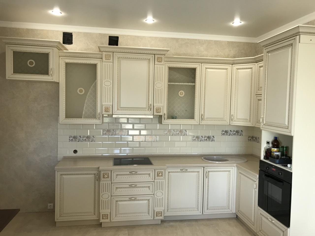 Белый кухонный гарнитур-Кухня МДФ в ПВХ «Модель 535»-фото1