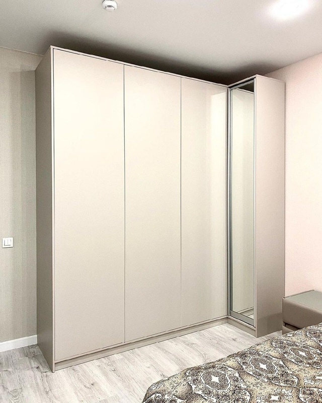 Распашные шкафы-Шкаф с распашными дверями на заказ «Модель 19»-фото1